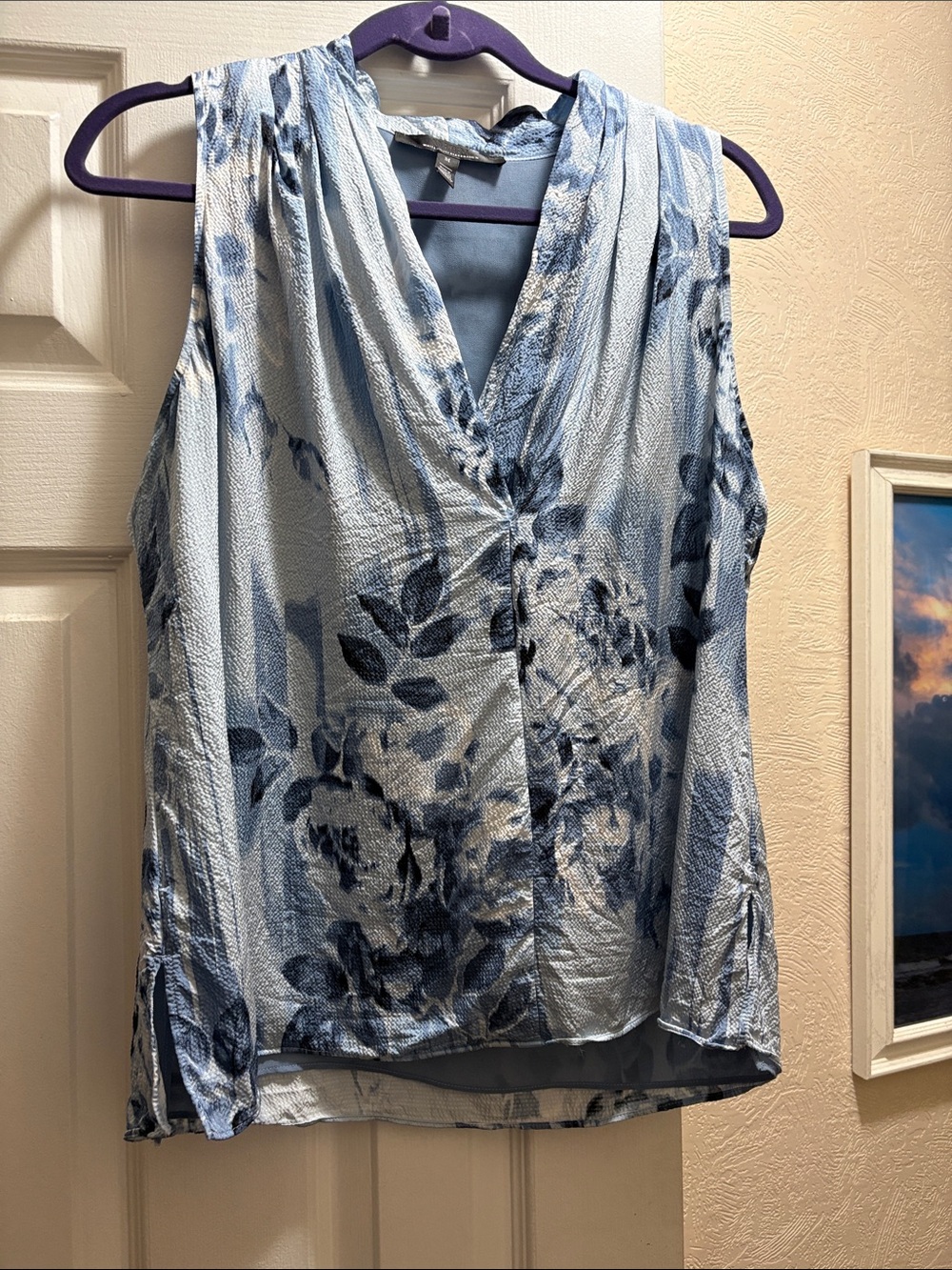 White House Black Market Blue Floral V-Neck Sleeveless Blouse